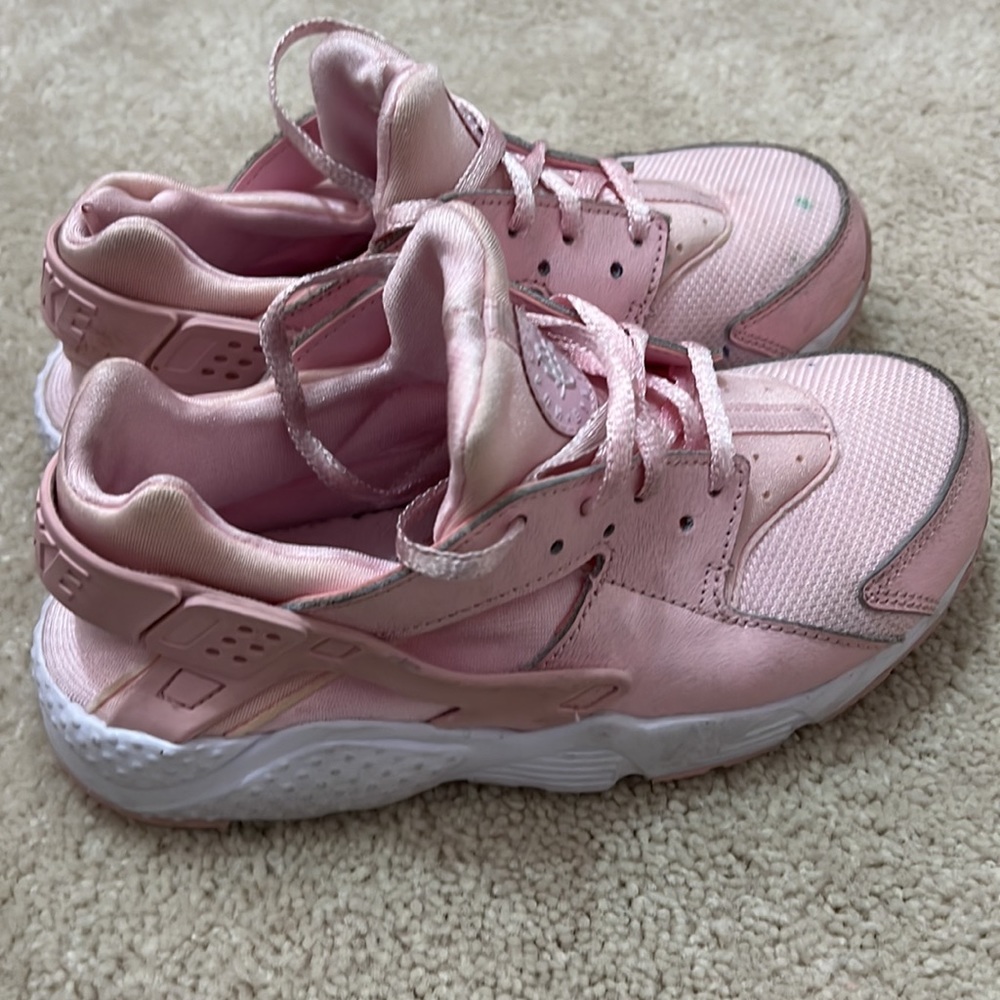 Nike Harache kids sneakers EUC wore few times like new size 2Y - Picture 5 of 7